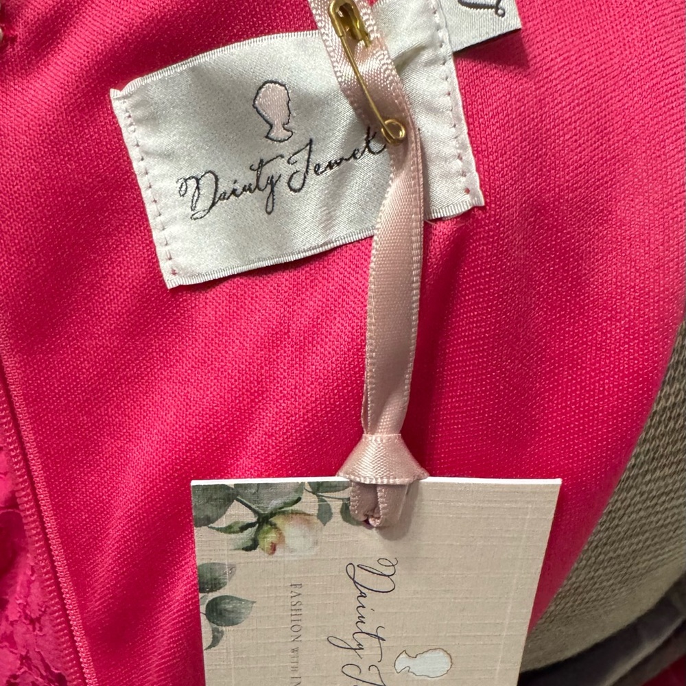 Exquisite English Manor Dress - Picture 6 of 10